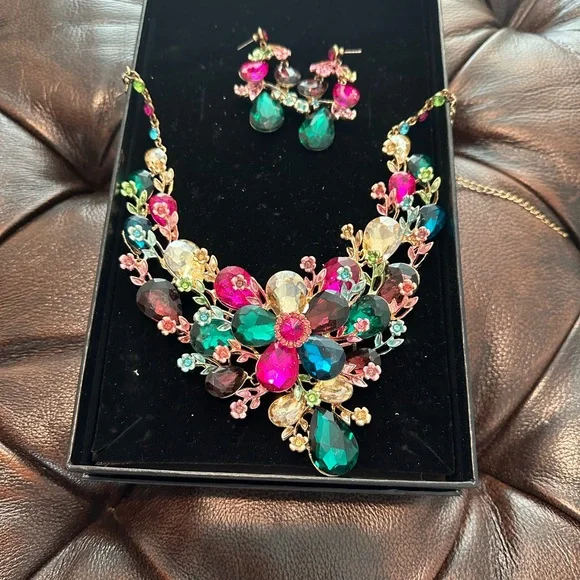 Jeweled Necklace/Earring Set - Picture 4 of 4